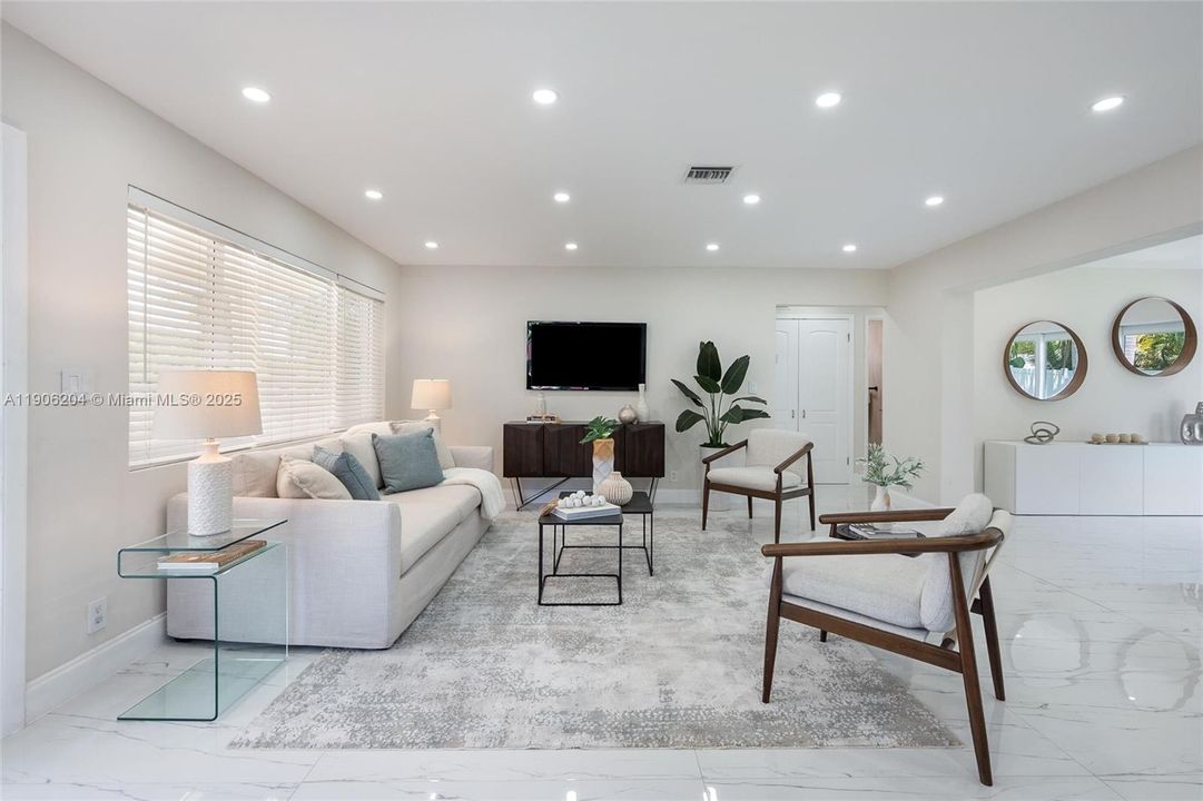 出租: $3,950 (4 贝兹, 3 浴室, 1515 平方英尺)