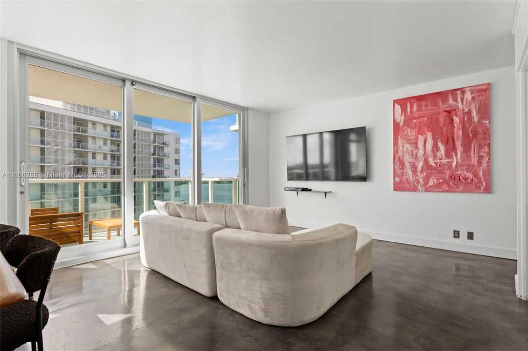 Recently Rented: $3,850 (1 beds, 1 baths, 969 Square Feet)