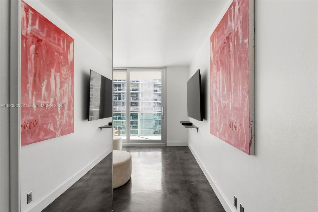 Recently Rented: $3,850 (1 beds, 1 baths, 969 Square Feet)