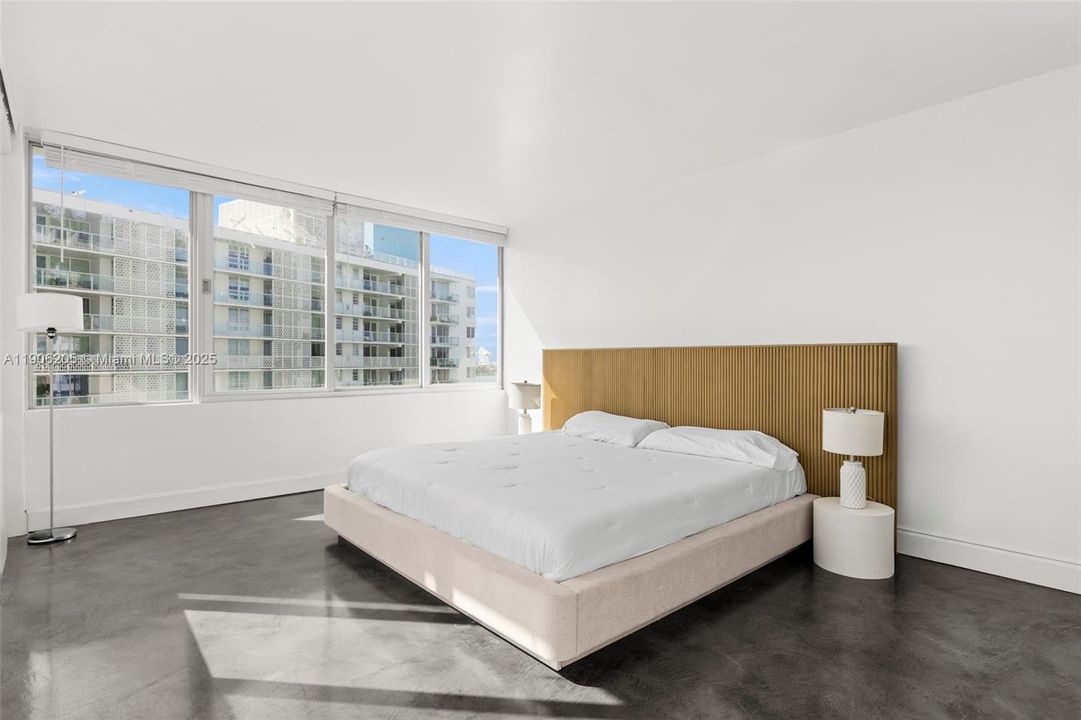 Recently Rented: $3,850 (1 beds, 1 baths, 969 Square Feet)