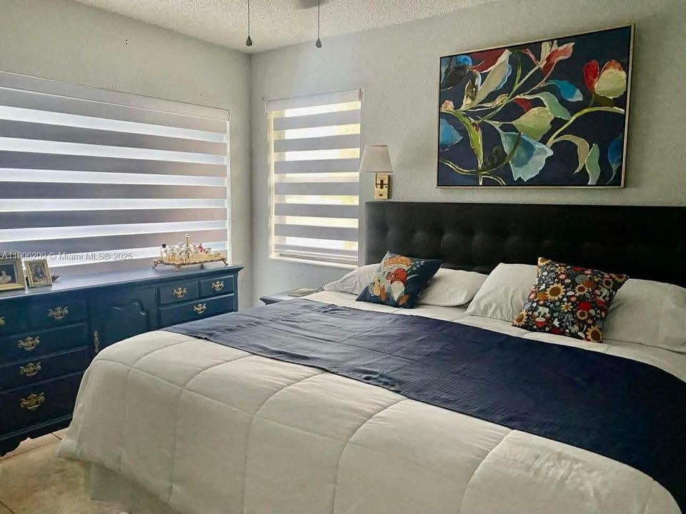 合同活跃: $320,000 (3 贝兹, 2 浴室, 1125 平方英尺)