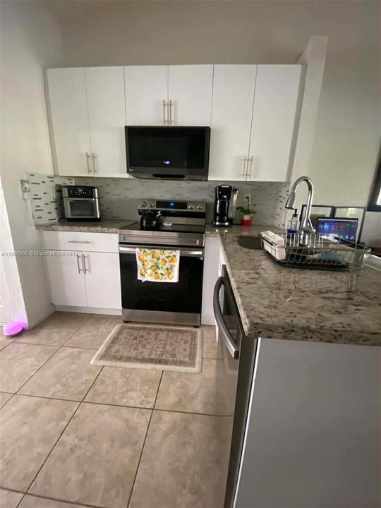 合同活跃: $320,000 (3 贝兹, 2 浴室, 1125 平方英尺)