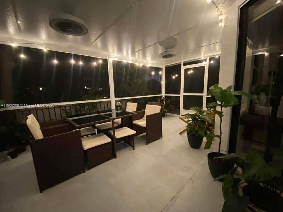 合同活跃: $320,000 (3 贝兹, 2 浴室, 1125 平方英尺)