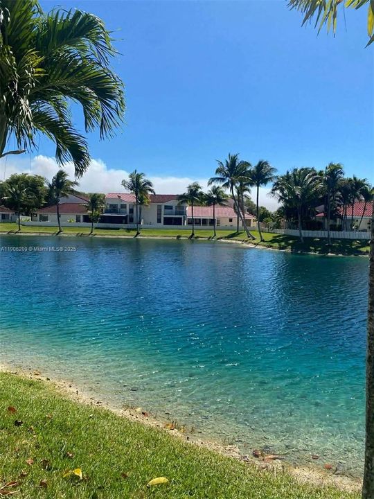 合同活跃: $320,000 (3 贝兹, 2 浴室, 1125 平方英尺)