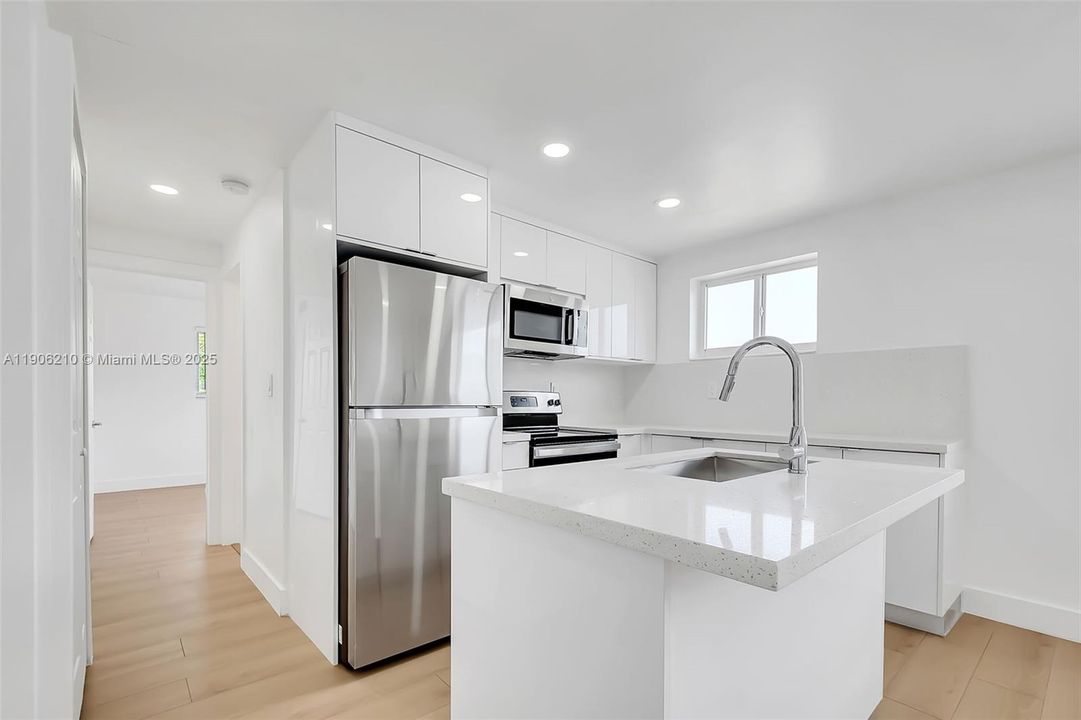 Recently Rented: $2,100 (1 beds, 1 baths, 7432 Square Feet)