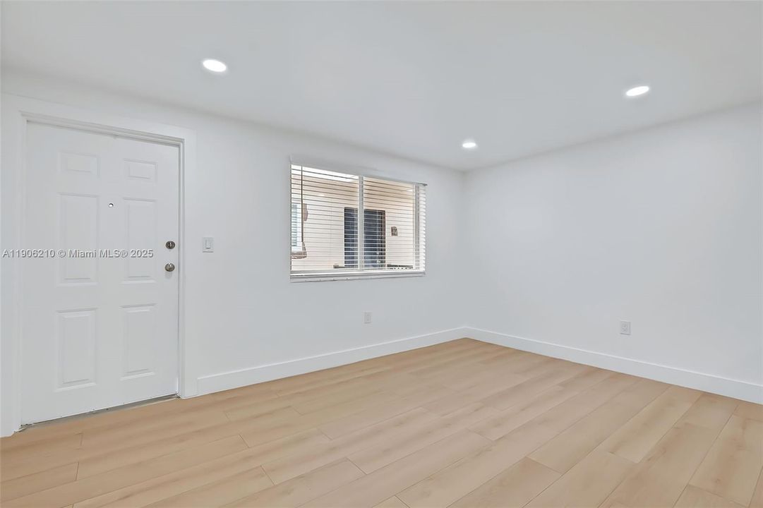 Recently Rented: $2,100 (1 beds, 1 baths, 7432 Square Feet)