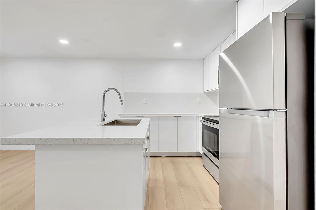 Recently Rented: $2,100 (1 beds, 1 baths, 7432 Square Feet)