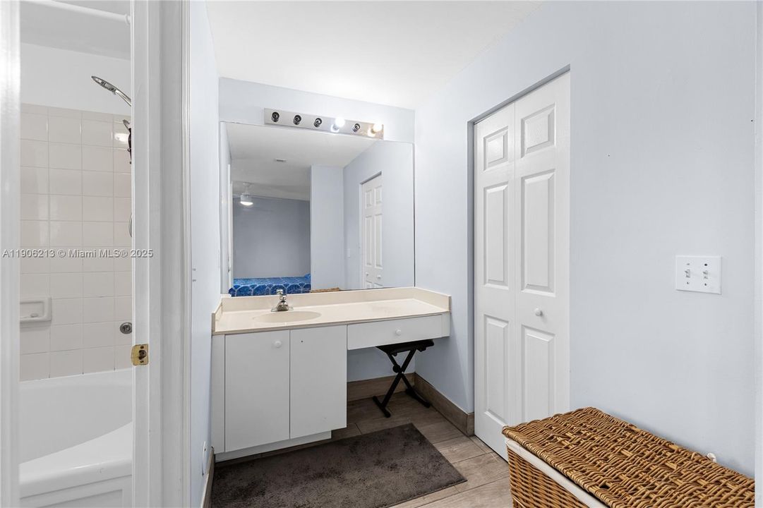 For Sale: $440,000 (2 beds, 2 baths, 1361 Square Feet)