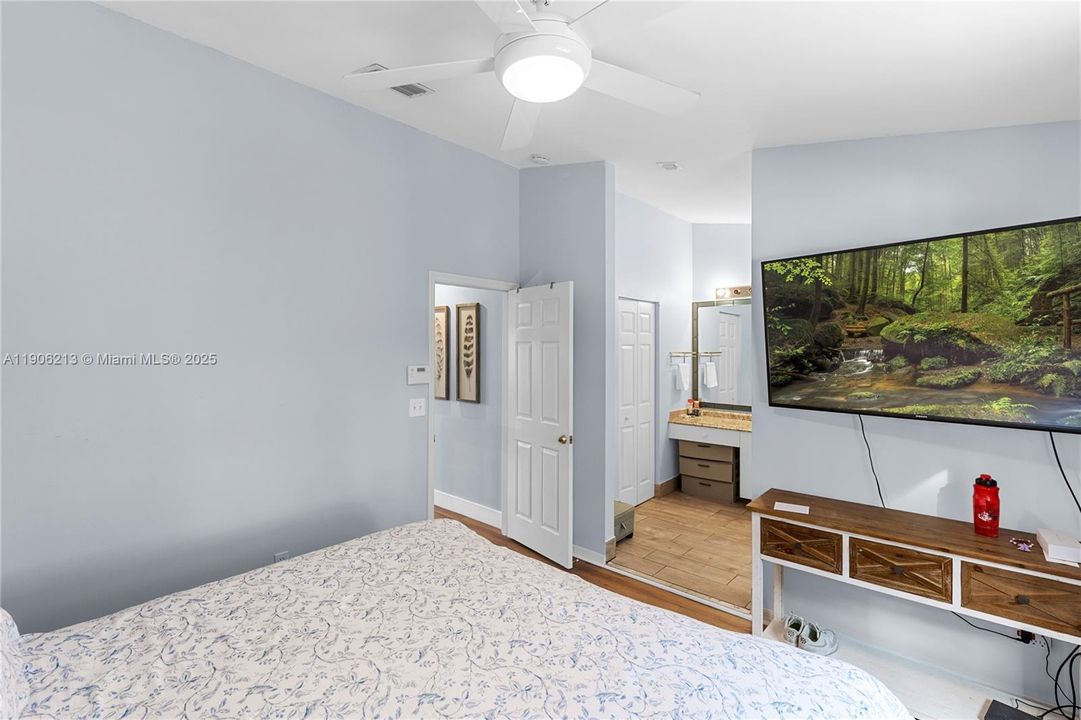 For Sale: $440,000 (2 beds, 2 baths, 1361 Square Feet)