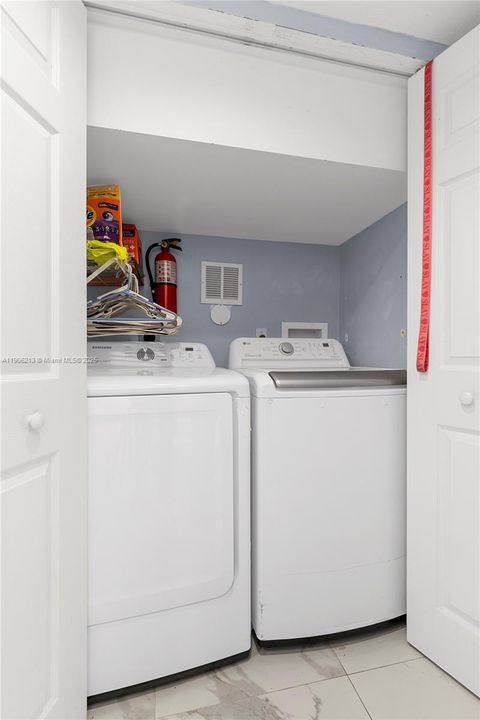 For Sale: $440,000 (2 beds, 2 baths, 1361 Square Feet)