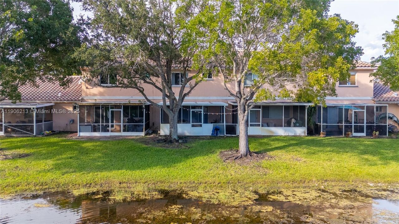 For Sale: $440,000 (2 beds, 2 baths, 1361 Square Feet)