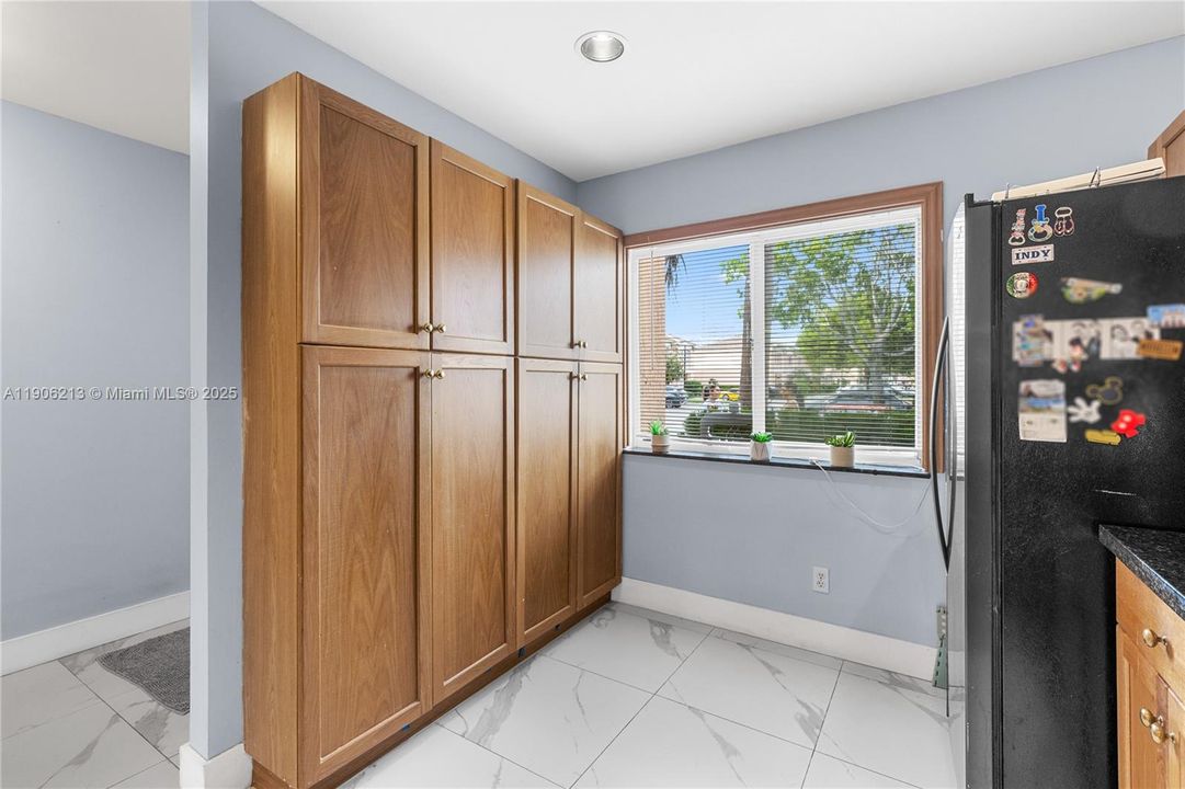 For Sale: $440,000 (2 beds, 2 baths, 1361 Square Feet)