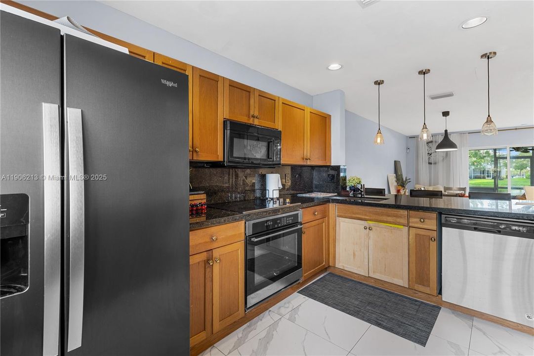 For Sale: $440,000 (2 beds, 2 baths, 1361 Square Feet)