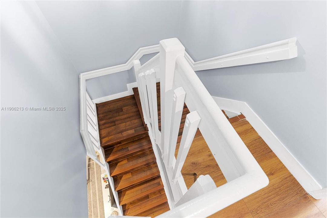 For Sale: $440,000 (2 beds, 2 baths, 1361 Square Feet)