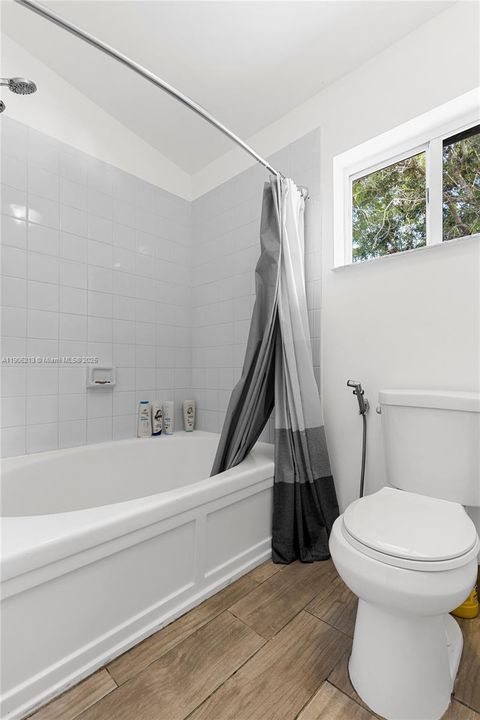 For Sale: $440,000 (2 beds, 2 baths, 1361 Square Feet)