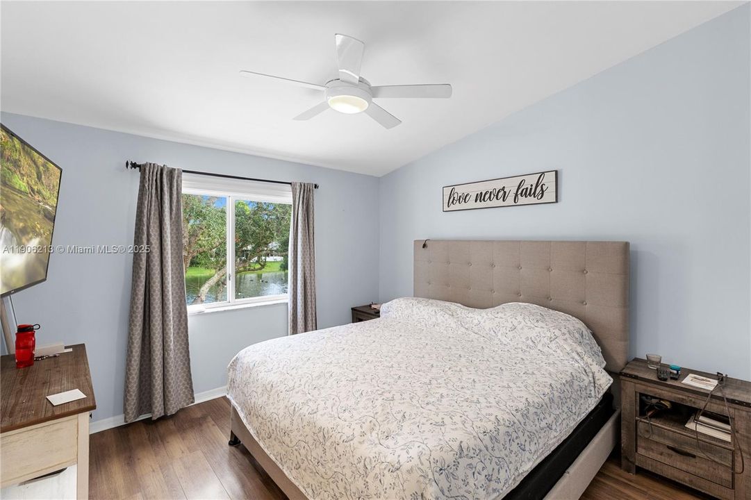 For Sale: $440,000 (2 beds, 2 baths, 1361 Square Feet)