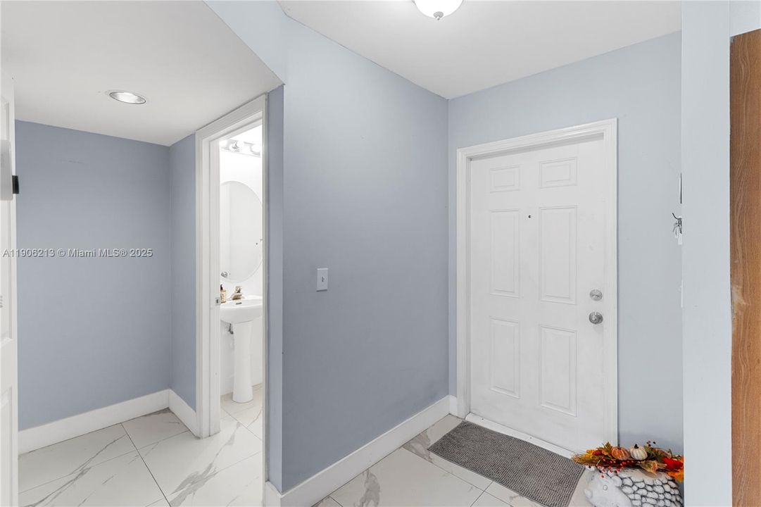 For Sale: $440,000 (2 beds, 2 baths, 1361 Square Feet)