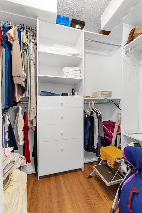 For Sale: $440,000 (2 beds, 2 baths, 1361 Square Feet)