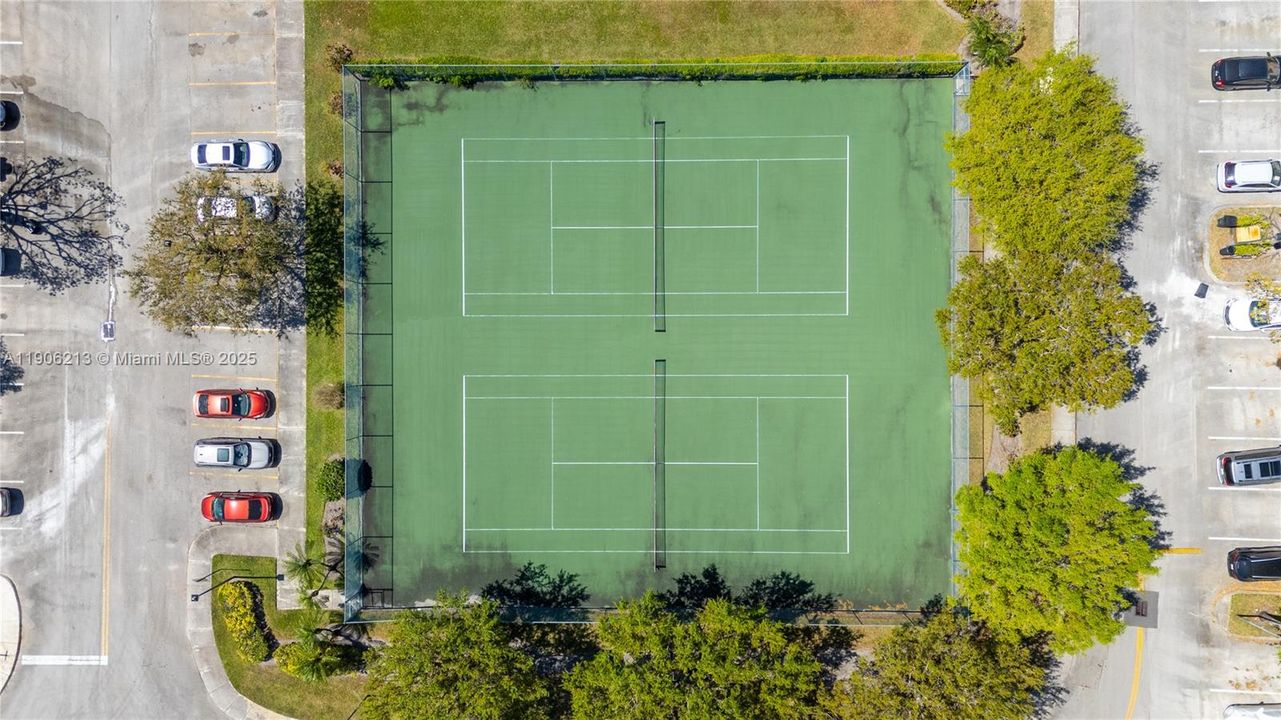 For Sale: $440,000 (2 beds, 2 baths, 1361 Square Feet)