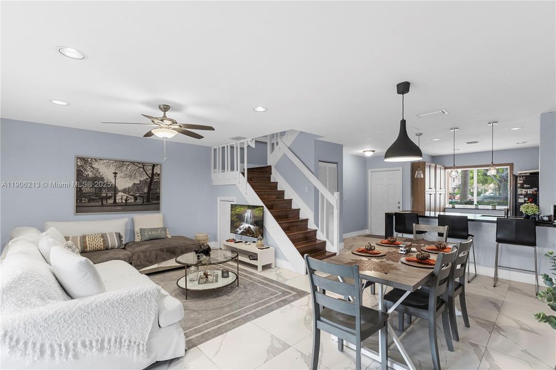 For Sale: $440,000 (2 beds, 2 baths, 1361 Square Feet)