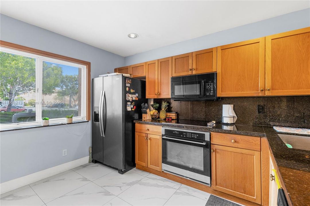 For Sale: $440,000 (2 beds, 2 baths, 1361 Square Feet)