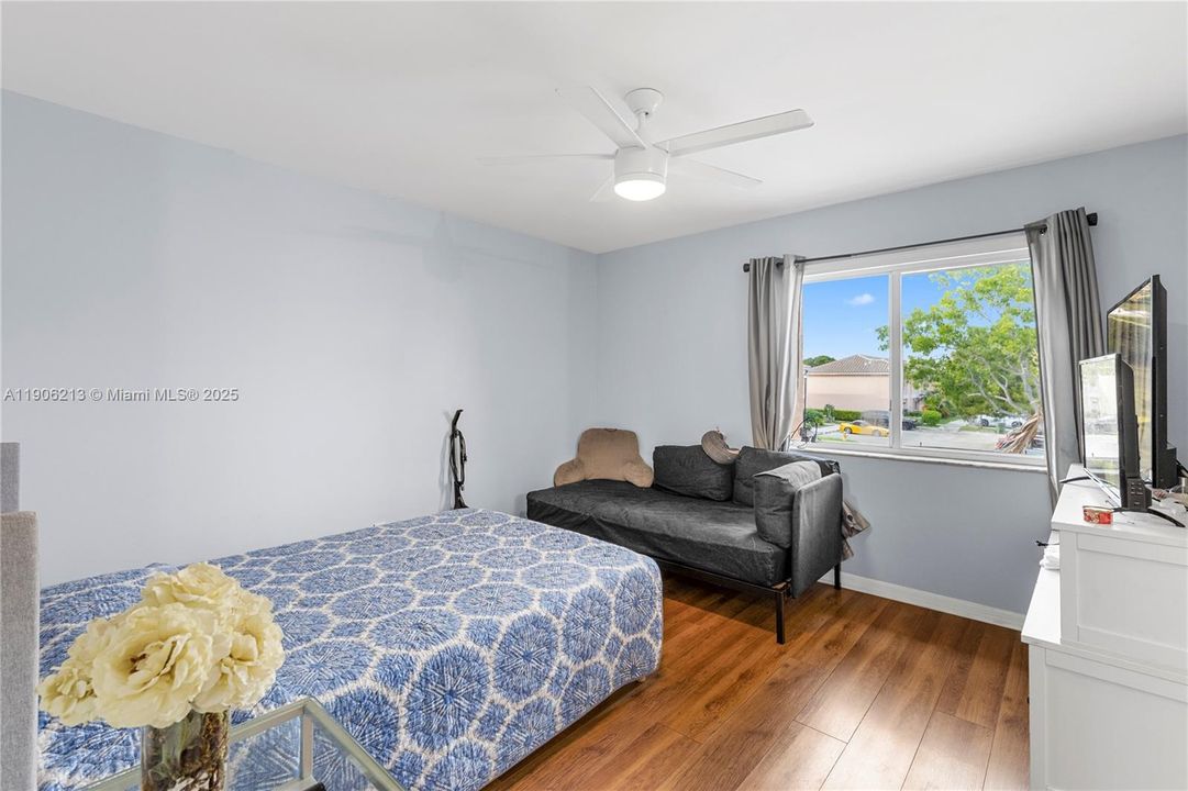 For Sale: $440,000 (2 beds, 2 baths, 1361 Square Feet)