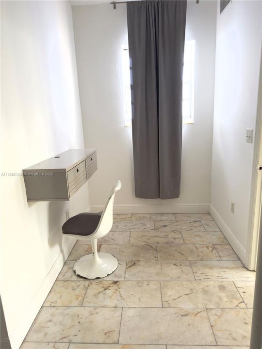 На продажу: $245,000 (1 спален, 1 ванн, 456 Квадратных фут)