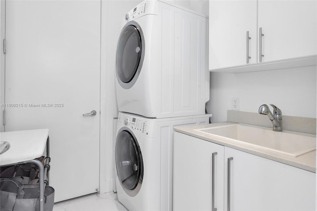 В аренду: $22,000 (3 спален, 4 ванн, 2511 Квадратных фут)