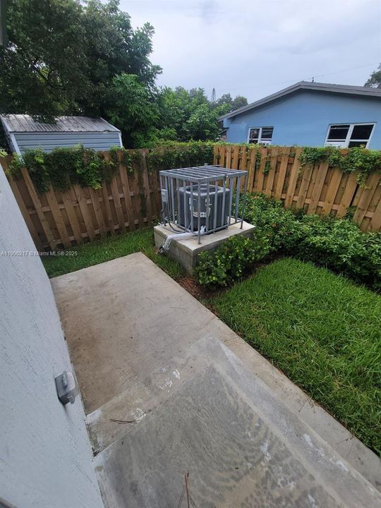 出租: $2,450 (2 贝兹, 1 浴室, 850 平方英尺)