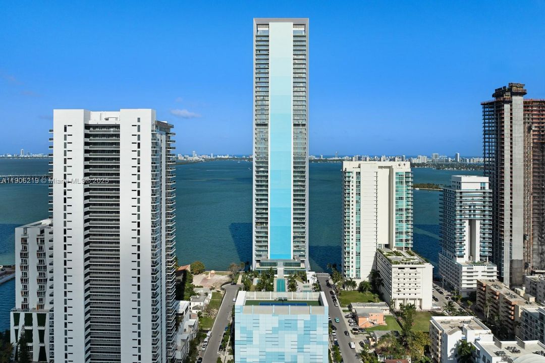 For Sale: $4,650,000 (4 beds, 6 baths, 3788 Square Feet)