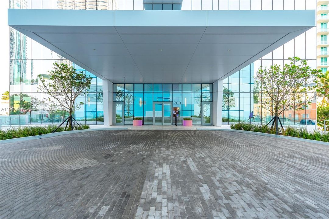 For Sale: $4,650,000 (4 beds, 6 baths, 3788 Square Feet)