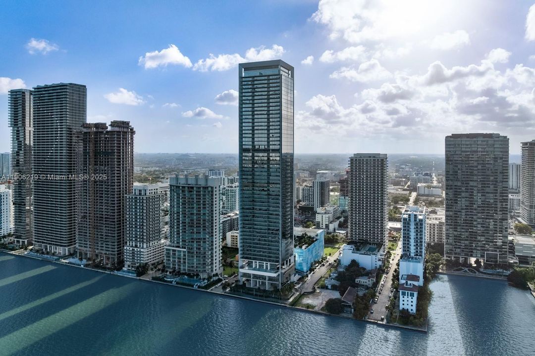 For Sale: $4,650,000 (4 beds, 6 baths, 3788 Square Feet)