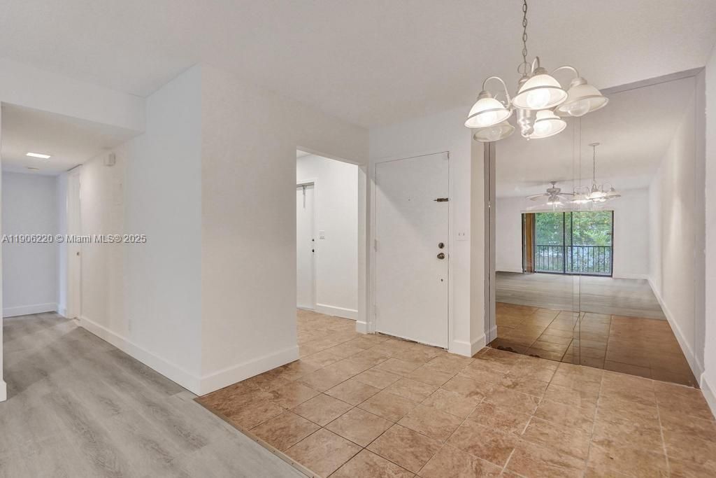 合同活跃: $1,850 (2 贝兹, 2 浴室, 1050 平方英尺)