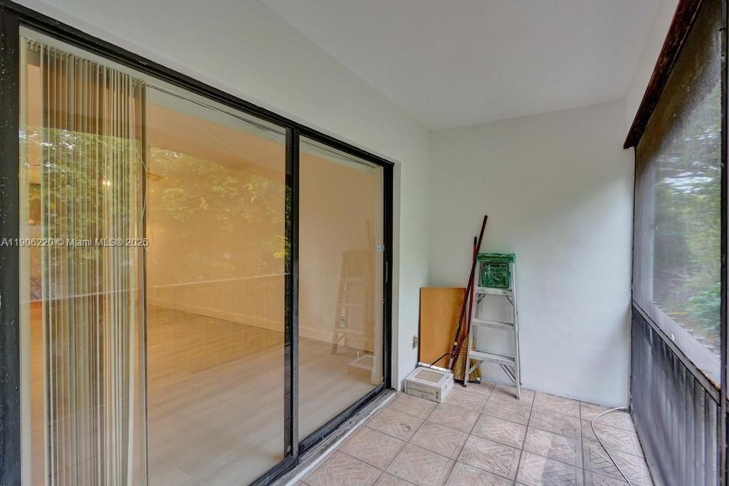 合同活跃: $1,850 (2 贝兹, 2 浴室, 1050 平方英尺)