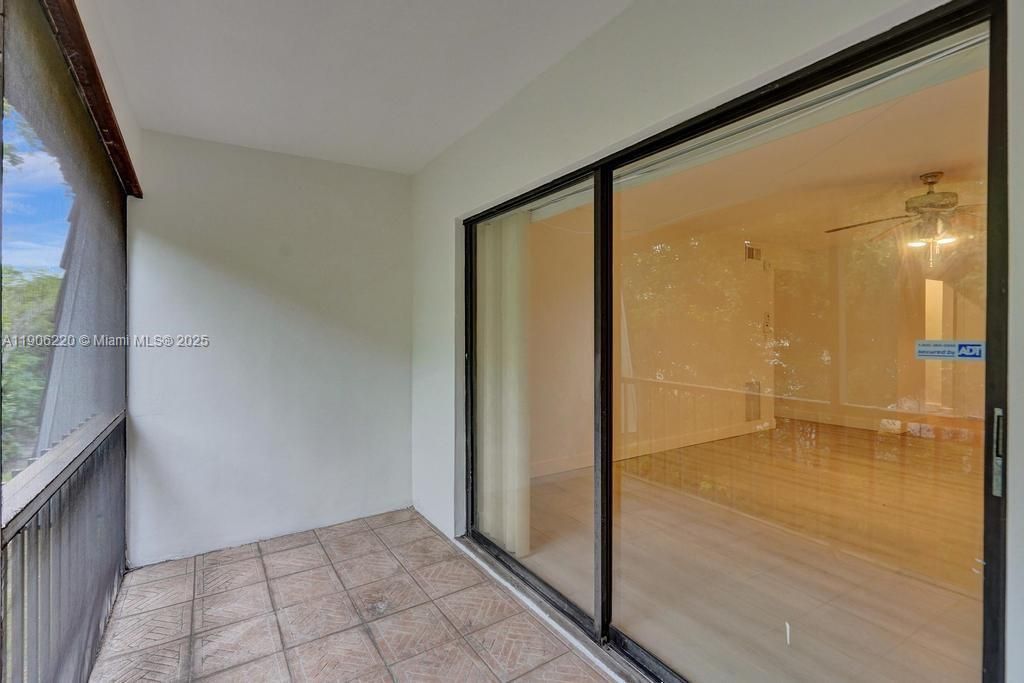 合同活跃: $1,850 (2 贝兹, 2 浴室, 1050 平方英尺)