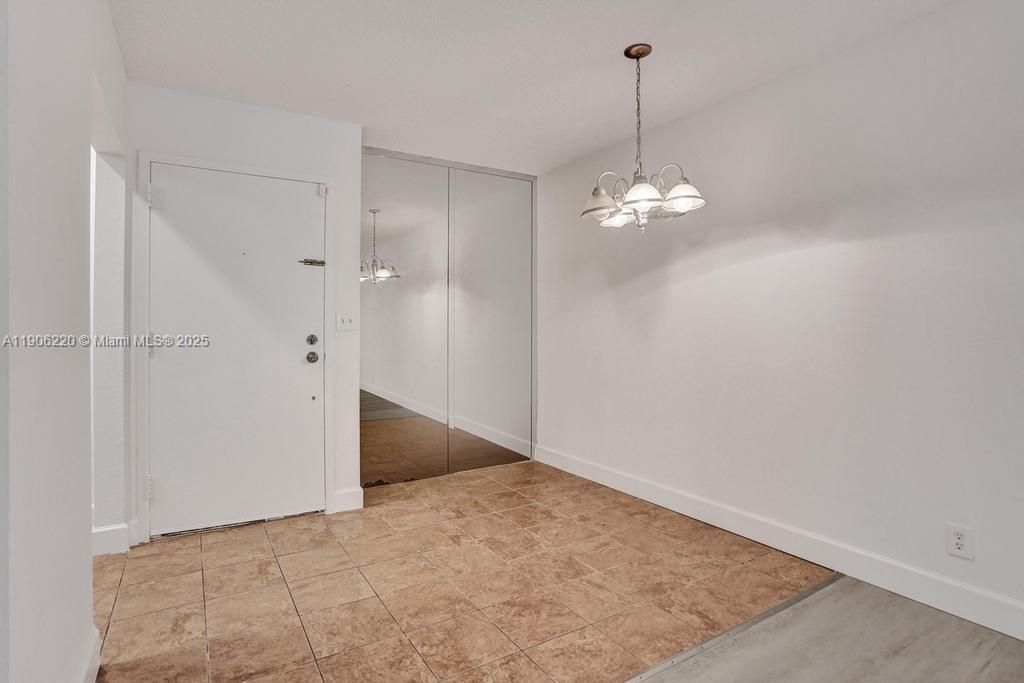 合同活跃: $1,850 (2 贝兹, 2 浴室, 1050 平方英尺)