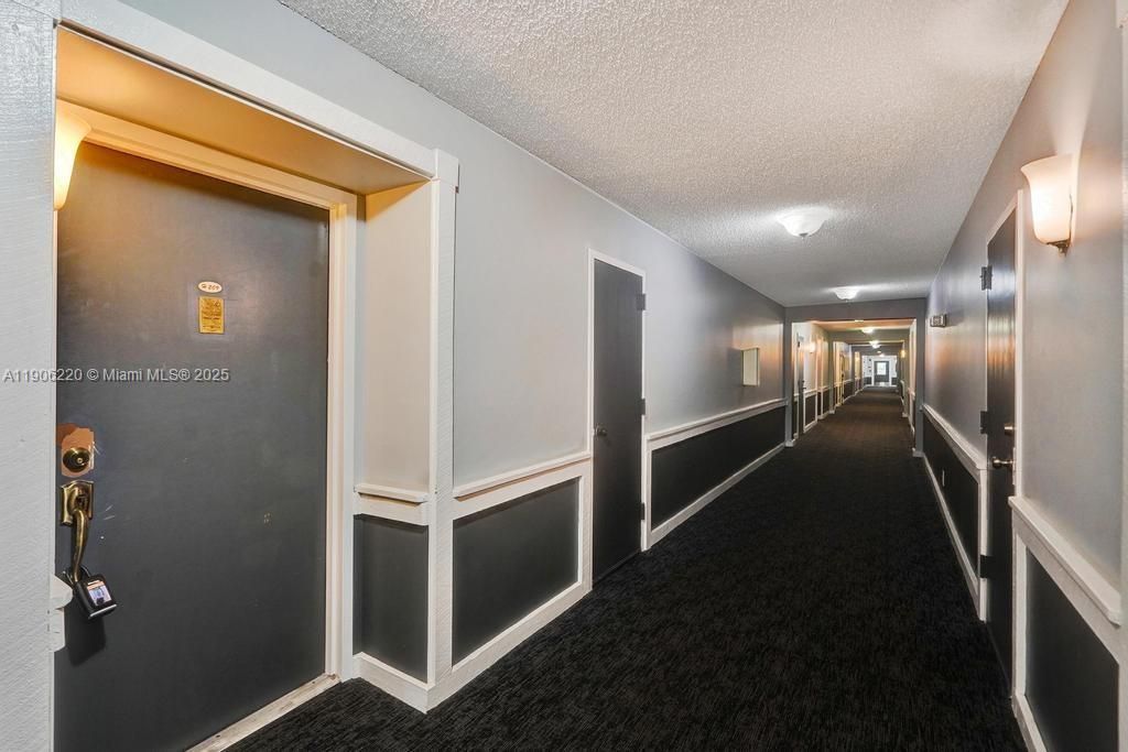 合同活跃: $1,850 (2 贝兹, 2 浴室, 1050 平方英尺)