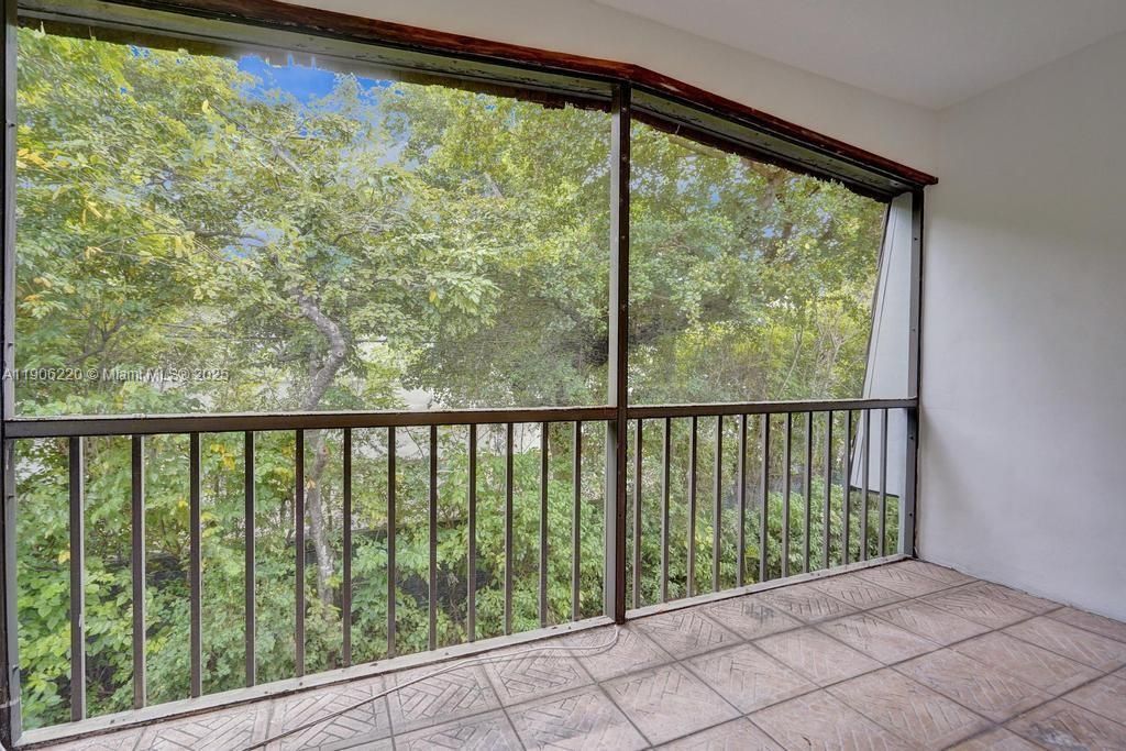 合同活跃: $1,850 (2 贝兹, 2 浴室, 1050 平方英尺)