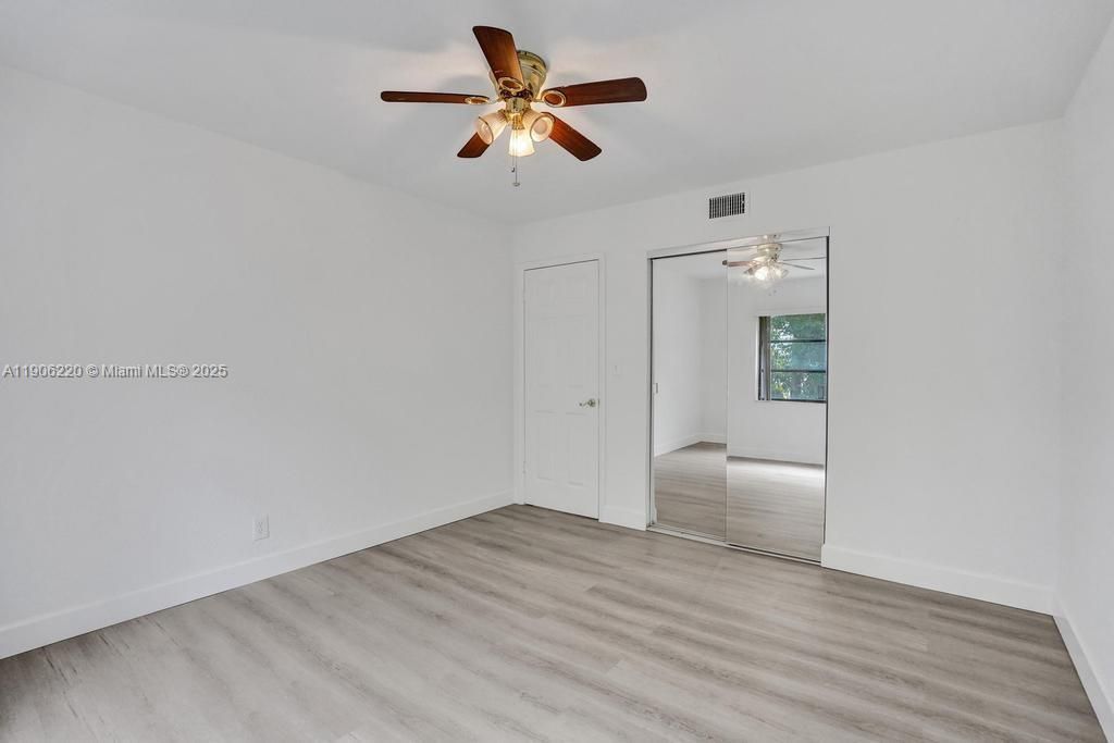 合同活跃: $1,850 (2 贝兹, 2 浴室, 1050 平方英尺)