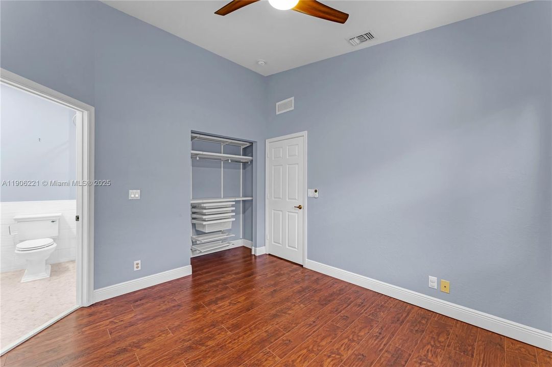 For Sale: $295,000 (2 beds, 2 baths, 1199 Square Feet)