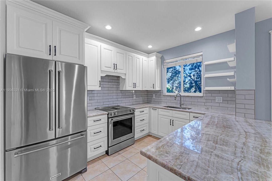 For Sale: $295,000 (2 beds, 2 baths, 1199 Square Feet)