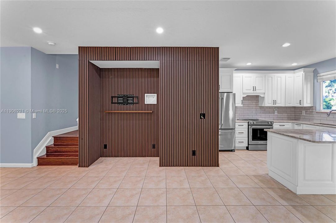 For Sale: $295,000 (2 beds, 2 baths, 1199 Square Feet)