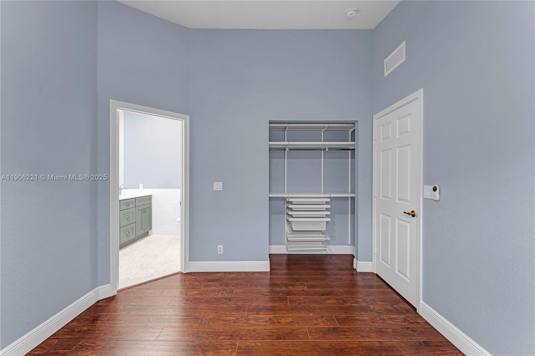 For Sale: $295,000 (2 beds, 2 baths, 1199 Square Feet)