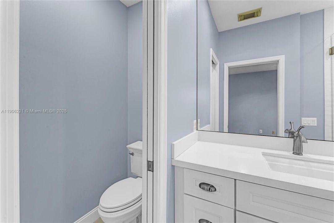 For Sale: $295,000 (2 beds, 2 baths, 1199 Square Feet)