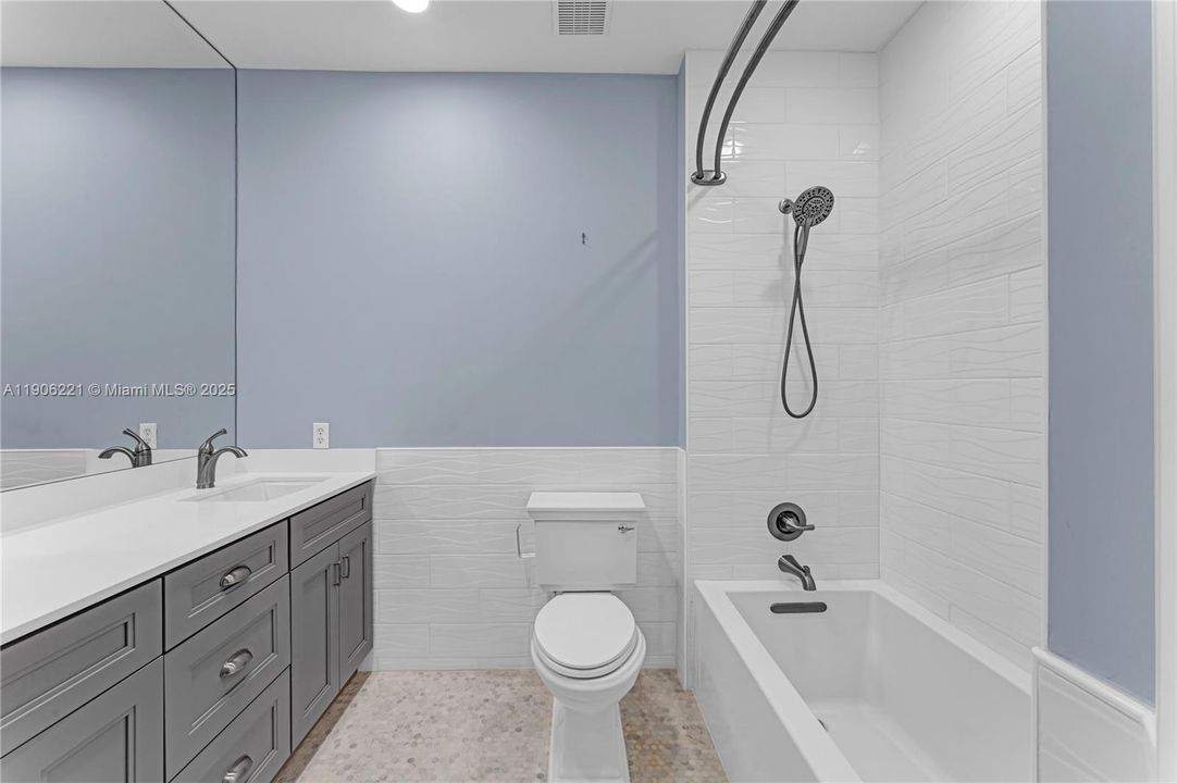 For Sale: $295,000 (2 beds, 2 baths, 1199 Square Feet)