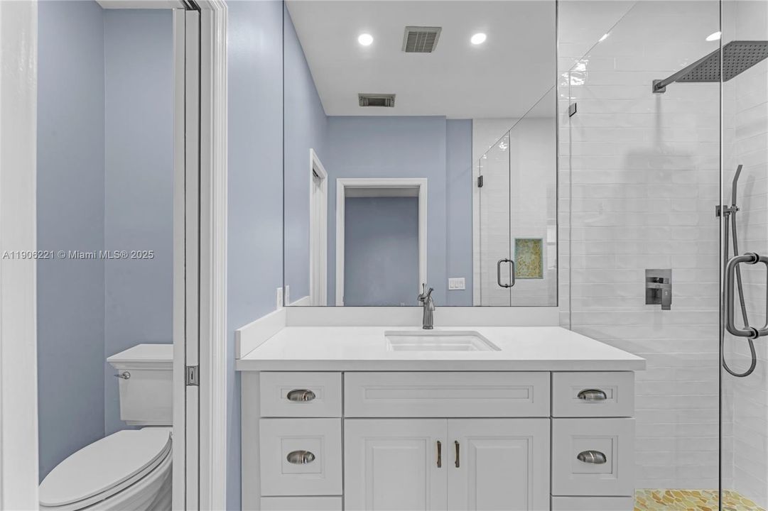 For Sale: $295,000 (2 beds, 2 baths, 1199 Square Feet)