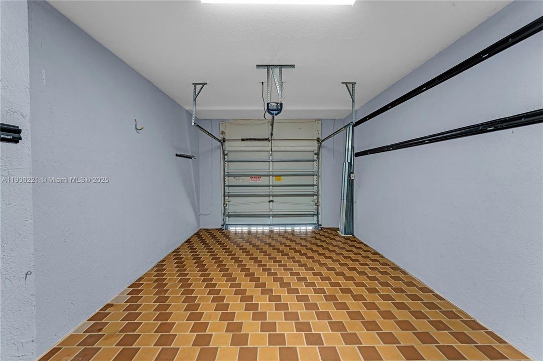 For Sale: $295,000 (2 beds, 2 baths, 1199 Square Feet)