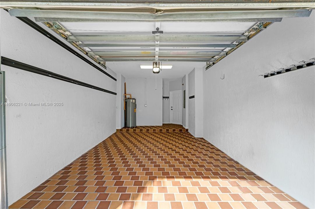 For Sale: $295,000 (2 beds, 2 baths, 1199 Square Feet)