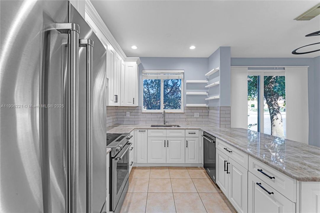 For Sale: $295,000 (2 beds, 2 baths, 1199 Square Feet)