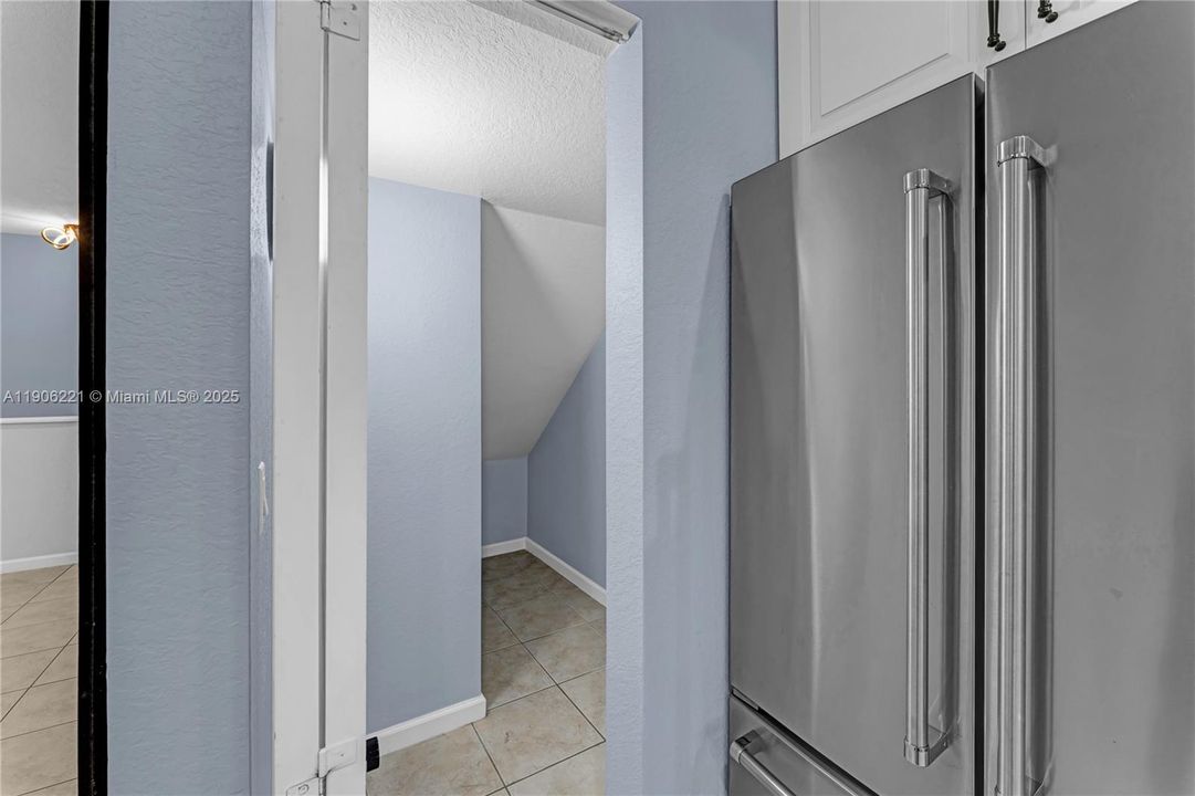 For Sale: $295,000 (2 beds, 2 baths, 1199 Square Feet)